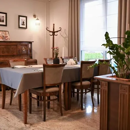 Atena Wedding, Business &