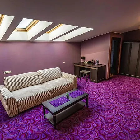 Atena Wedding, Business &