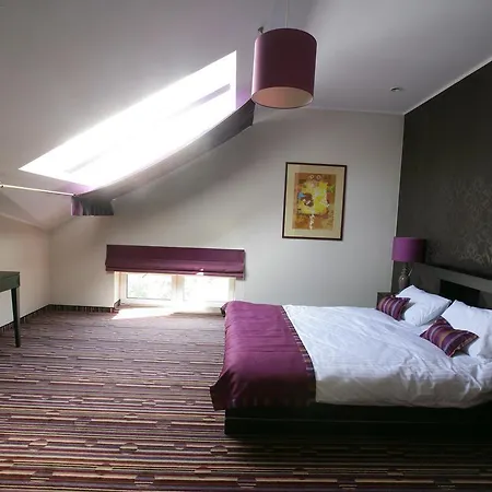 Atena Wedding, Business & Hotell