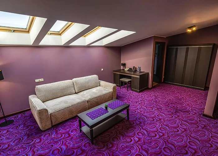 Atena Wedding, Business &